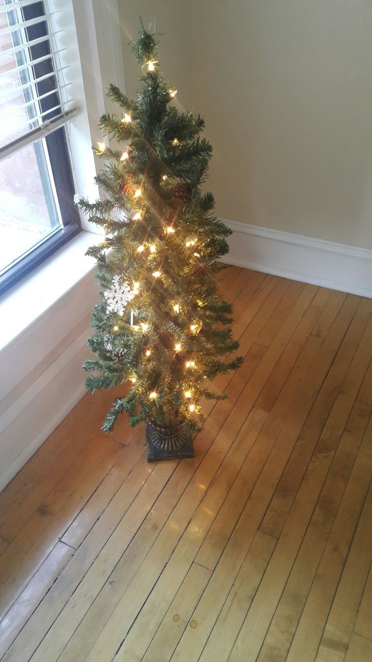 Christmas tree, artificial
