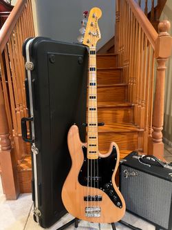 Squier Classic Vibe Jazz Bass w/ Fender Rumble 15, Hardshell Case