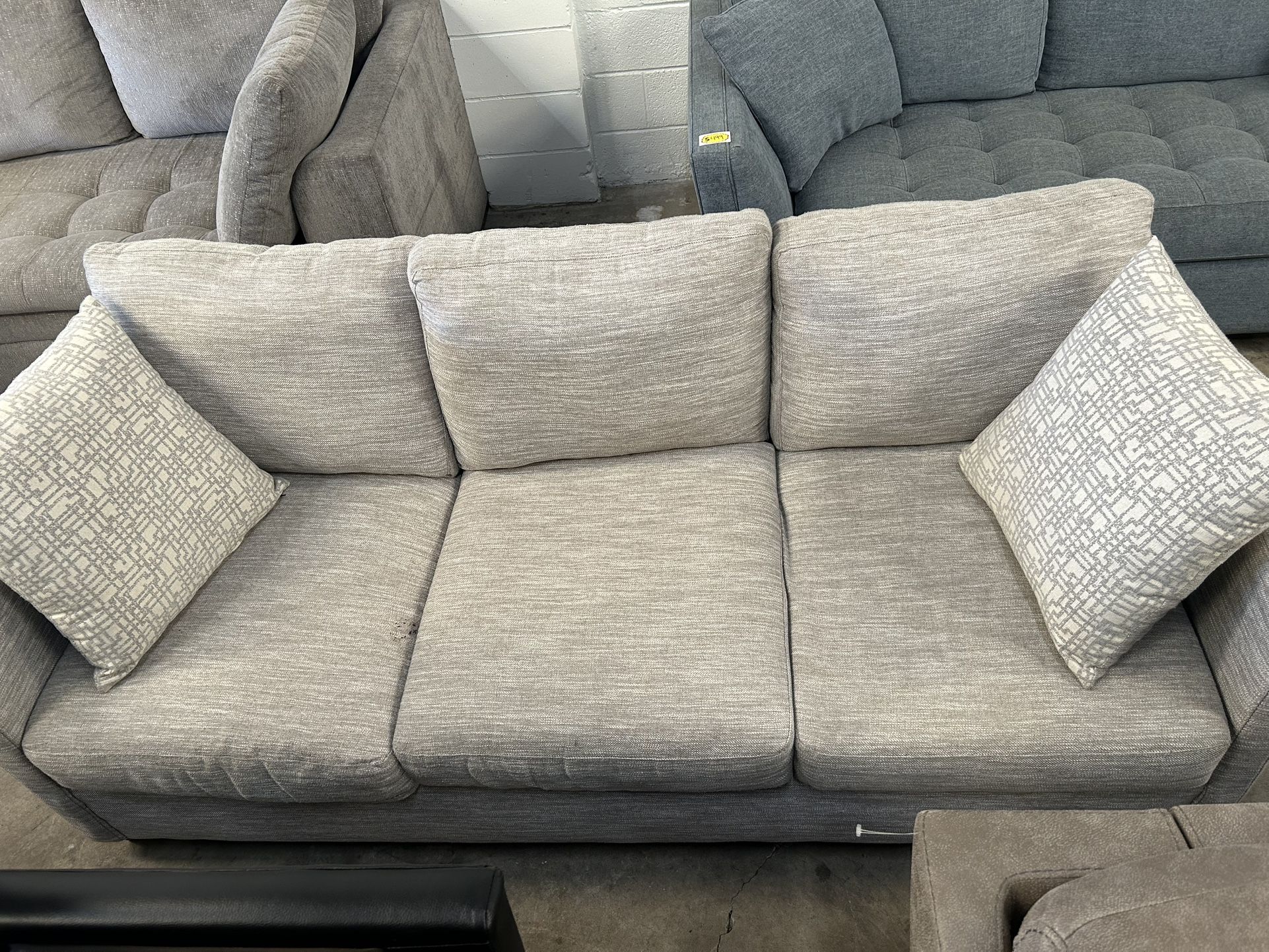 Love Seat With Accent Pillows