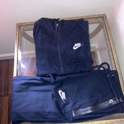 Mens Nike sweatsuits sizes s-xl $70 each hmu ✅✅🔥🙏‼️💯💯