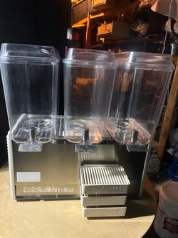 Crathco D35-4 Refrigerated Dispenser Machine Used Like New   Year 2025 Recent model