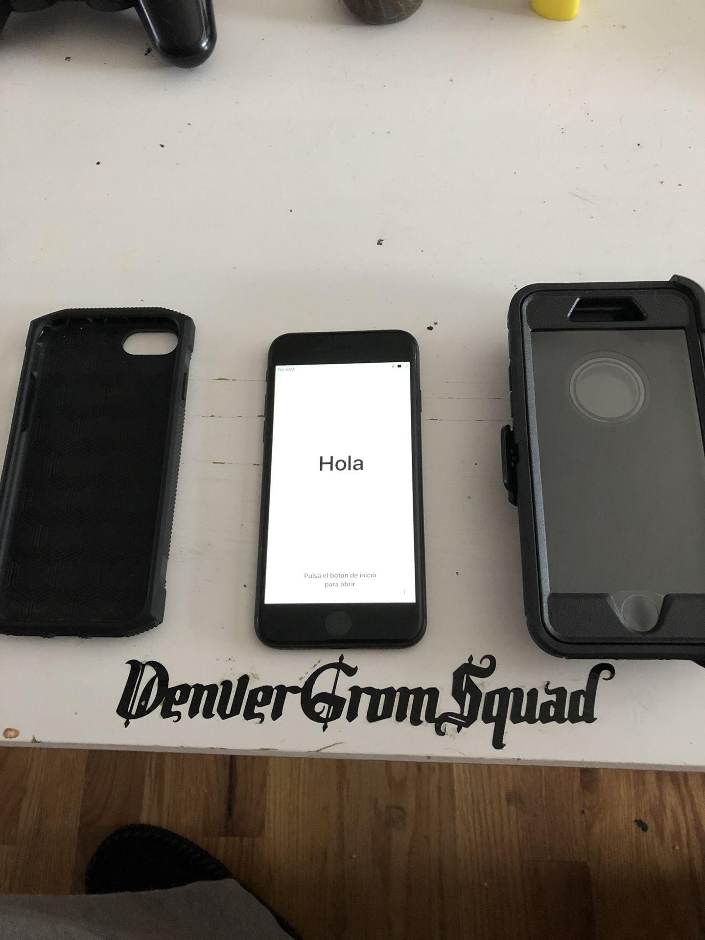 Like new IPHONE 8 256g with otter box