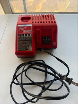 Milwaukee M12 and M18 12-Volt/18-Volt Lithium-Ion Multi-Voltage Battery Charger