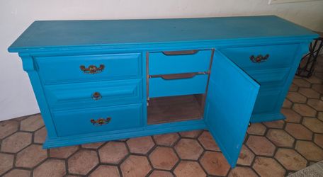 $200 DRESER BIG BLUE