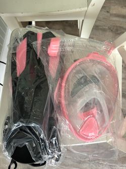 Full face snorkel mask and fin set