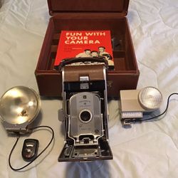 Vintage Polaroid Land Camera Model 95A. Excellent condition. Camera has original hard case.