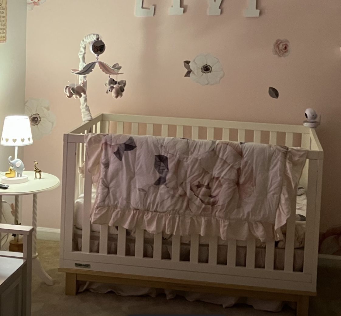 Crib And Mattress Converts To Toddler Bed