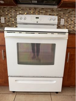 Kenmore white stove and oven range