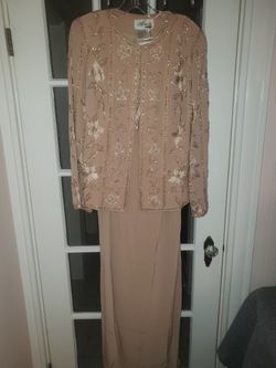 Beautifully Stunning Highly Detailed Formal 2 Piece Dress Set