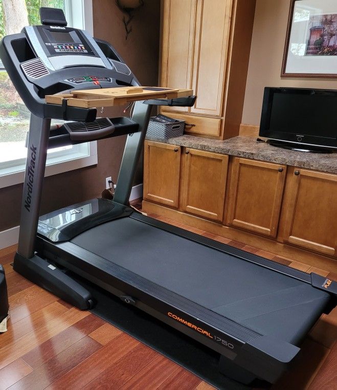 Nordictrack Ifit Commercial 1750 Treadmill for Sale in Renton, WA OfferUp