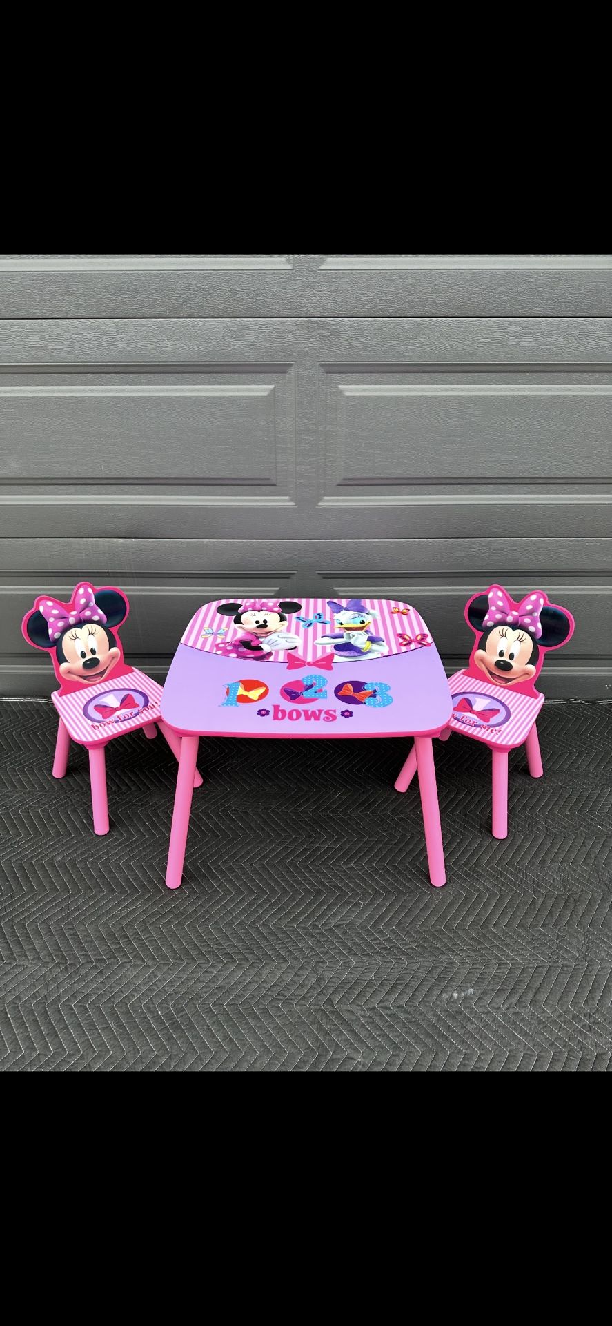 Minnie Mouse/ Minnie Mouse toddler table and chair set/ table/ furniture/ kids/ toys/ new