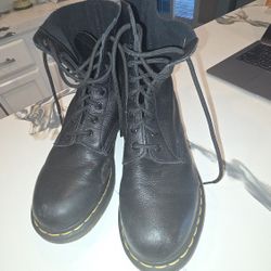 Dr Martens Black Leather Lace Up Boots JY004 Size 9 - New 