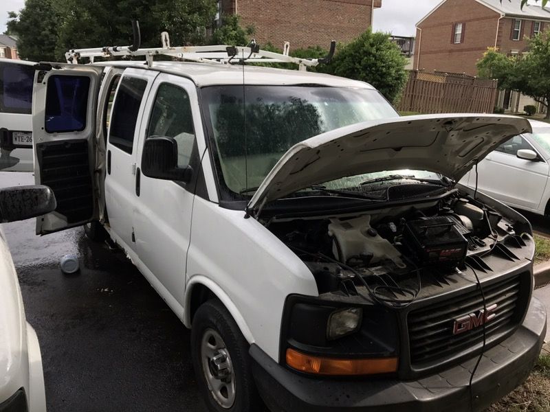 2005 GMC Cargo Van