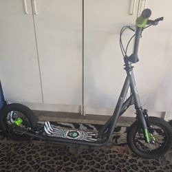  2  Mongoose Expo Scooter