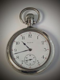 Selling for $99 in Seattle. Mail option available.

1914 Elgin Pocket Watch. 7 Jewels. Large Size 16s. A beauty! Sleek elegant design.  Has been runni