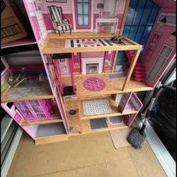 Big Barbie house (willing to negotiate price)