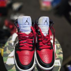 Nike Air Jordan 1 Mid Alternate Bred Toe Women's Size 8 Or Men's Size 6.5 Excellent Condition 