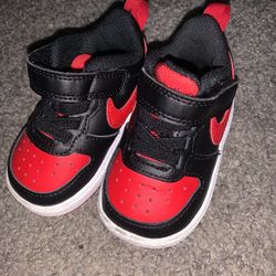 Nike, Kid gymshoes , red & black , 3.5c