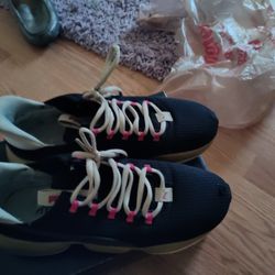 Size 9.5 Puma Shoes Used And Loved