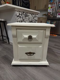 Night stand/end table