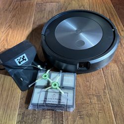 iRobot J7 Robot Vacuum