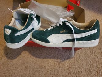 PUMA Green Suade Classic Sneakers Size 7 And Half