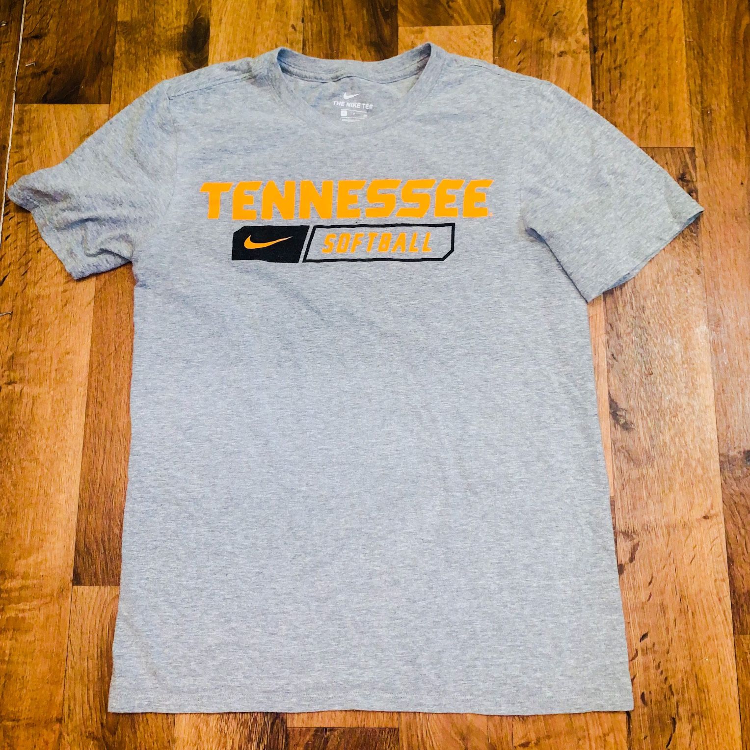 Nike Tennessee Softball Athletic Cut Men’s T-Shirt Size Small