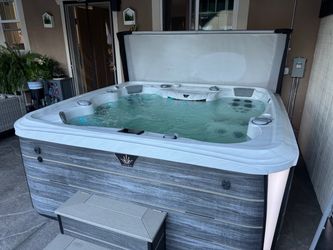 Luxury Crown Collection Marquis “The Epic” Jacuzzi Spa