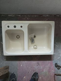 Double bowl sink