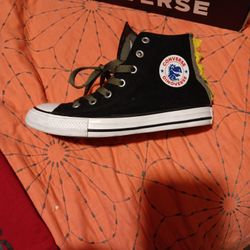Boys Size 2 Converse  Dinoverse