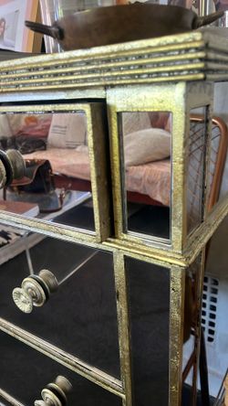 2 mirrored chest of drawers 