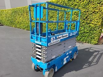 32ft Scissor Lift Sale 32’x32”