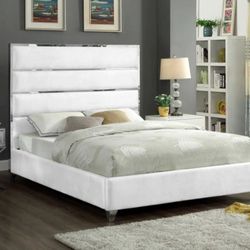 Zuma Velvet White King Bed

