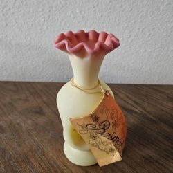 Fenton Burmese Uranium Vase 7