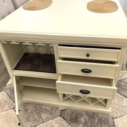  Antique White Counter height table w/4 Gray Chairs (floor model) 🔥ON SALE🔥  👍FREE FINANCING AVAILABLE❗NO CREDIT CHECK❗ 