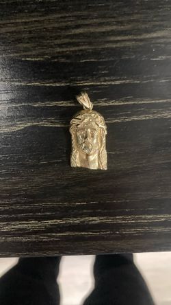 Jesus Pendant 10kt Gold 