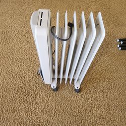 DELONGHI mobile oil heater.