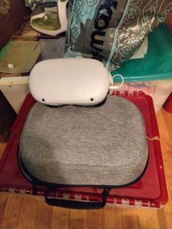 2nd Gen Virtual reality set up and case