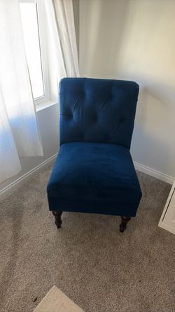 Navy Blue Tufted Velvet Accent Chair