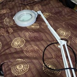 Magnifying Glass With Light