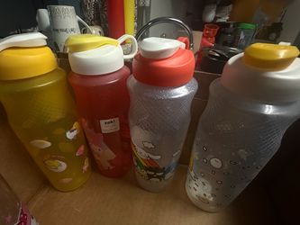Hello kitty zak bottles