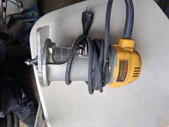 Sanding DeWALT