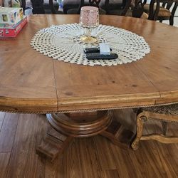 Oval Dining Room table with 6 chairs