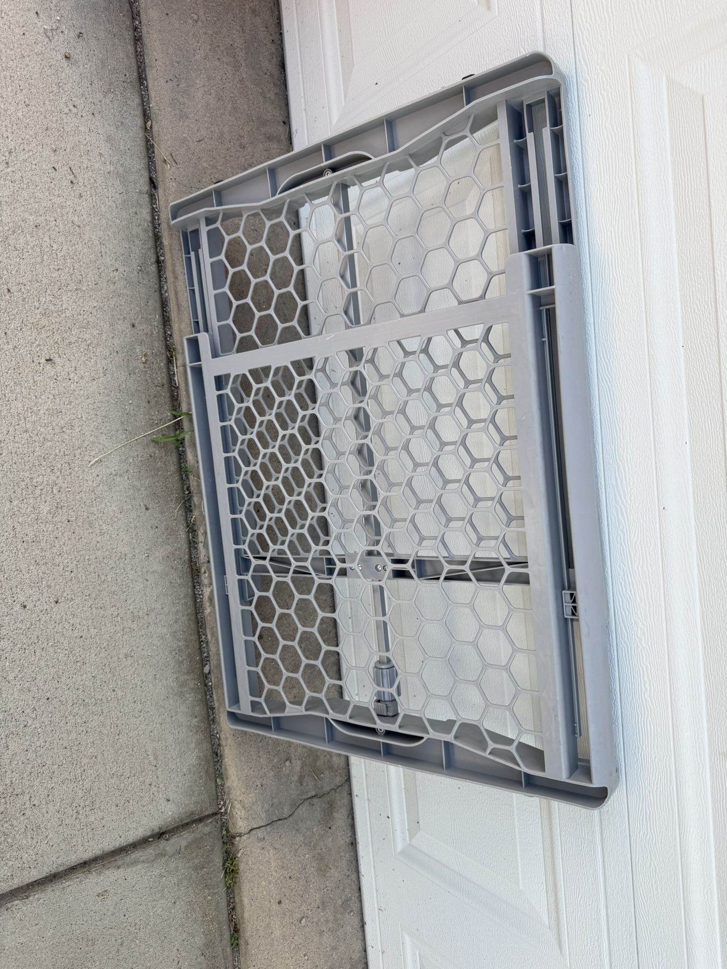 Pet gate  28”-42”