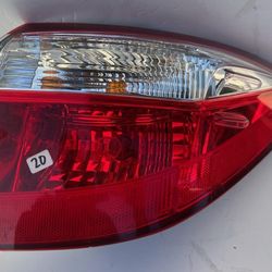 2014-2016 Toyota Corolla Right Taillight (20)