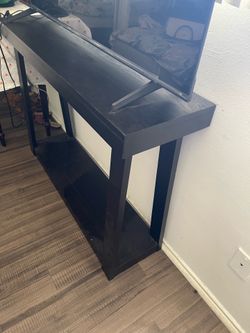 Black tv table Excellent Condishon Pick up Raseda and vanowen