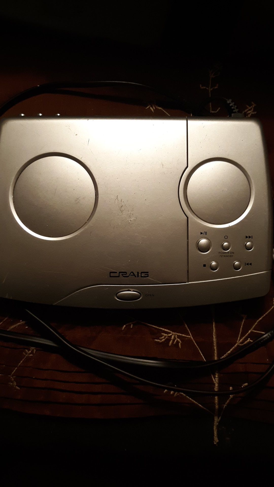 FREE PORTABLE CD/DVD PLAYER. WORKS BUT NO SOUND