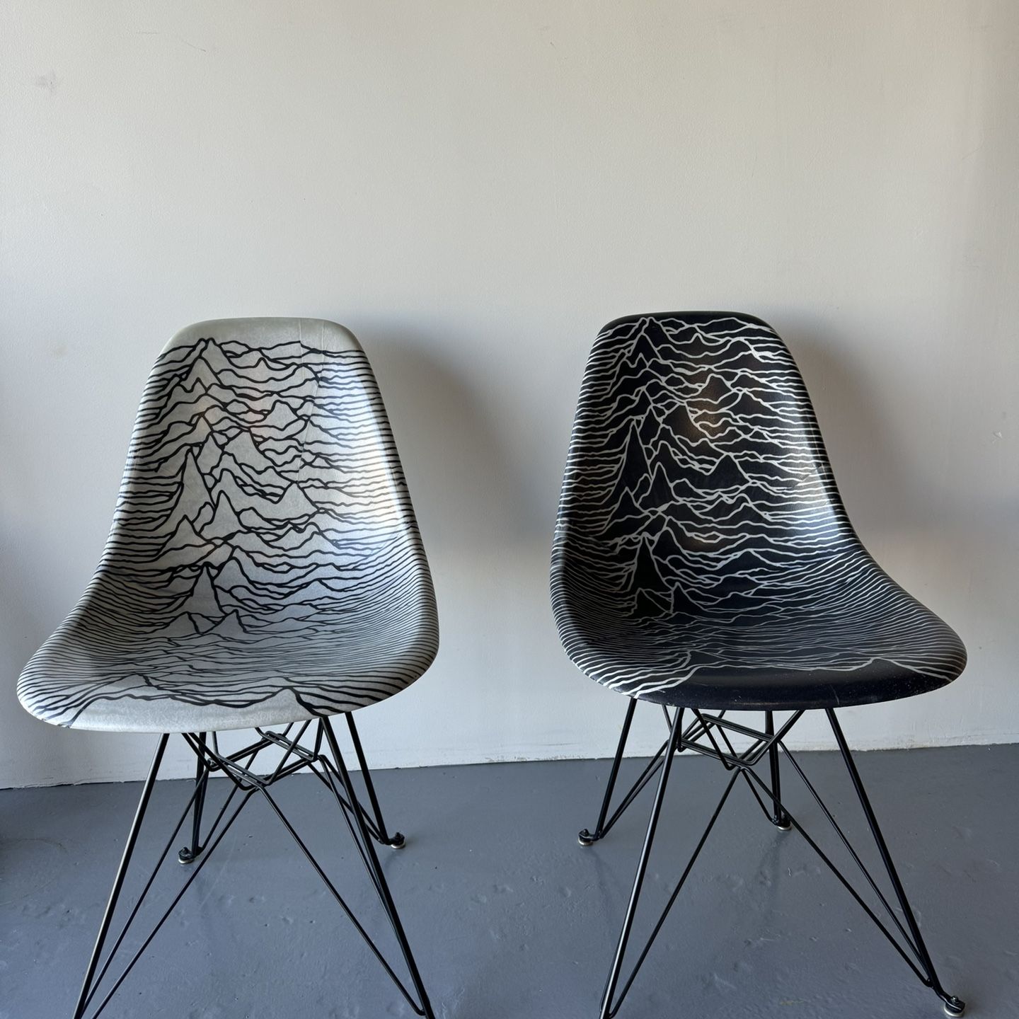 PLEASURES × JOY DIVISION × MODERNICA 椅子 13425c22a7cf41219bbc731b3d13ec
