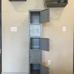 Locker Set with 5 Doors