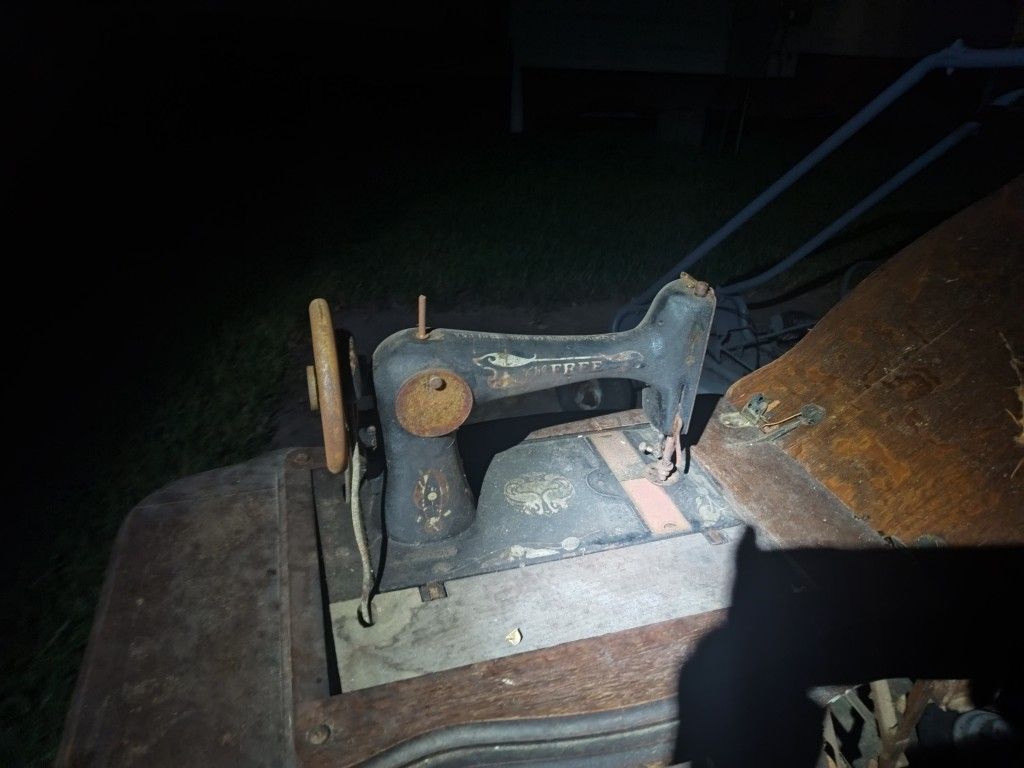 Da' Free Sewing Machine 